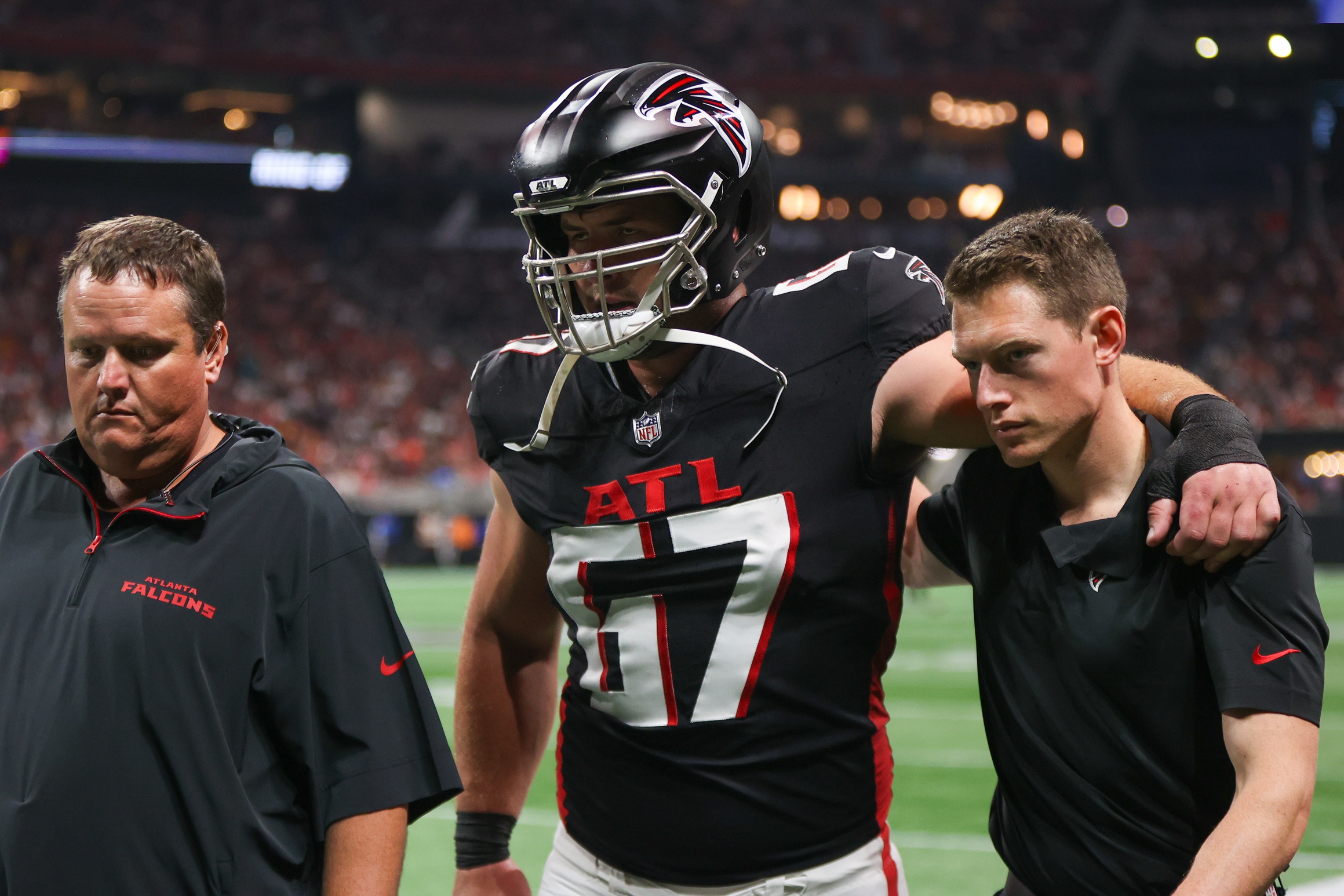 Sep 22, 2024; Atlanta, Georgia, USA; Atlanta Falcons center Drew Dalman (67) leaves the field with an injury against the Kansas City Chiefs in the second quarter at Mercedes-Benz Stadium. Mandatory Credit: Brett Davis-Imagn Images Packers