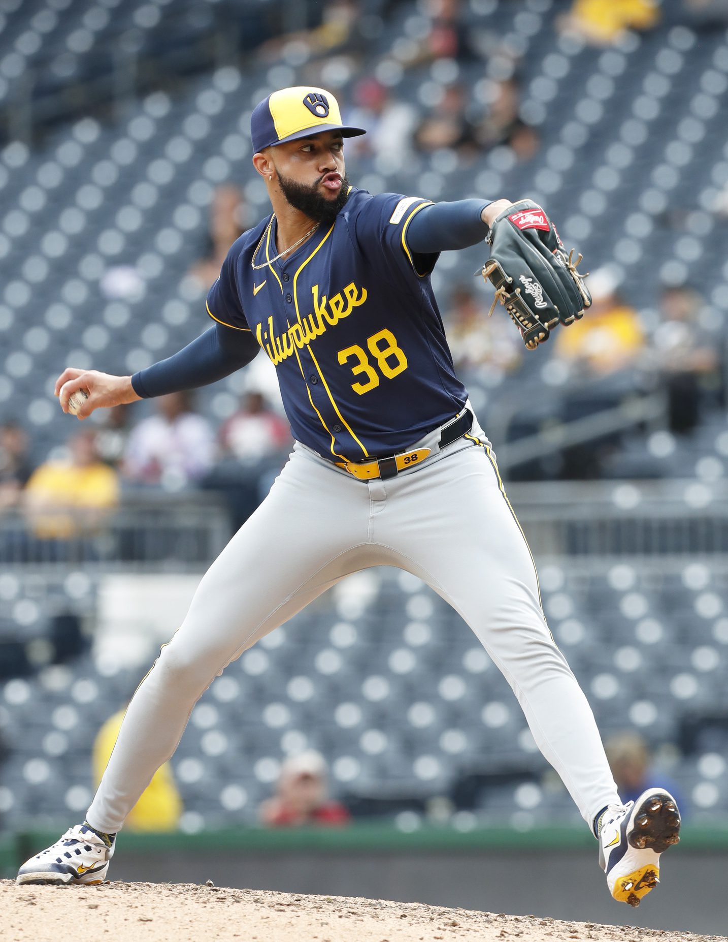 Milwaukee Brewers relief pitcher Devin Williams (38) pitching