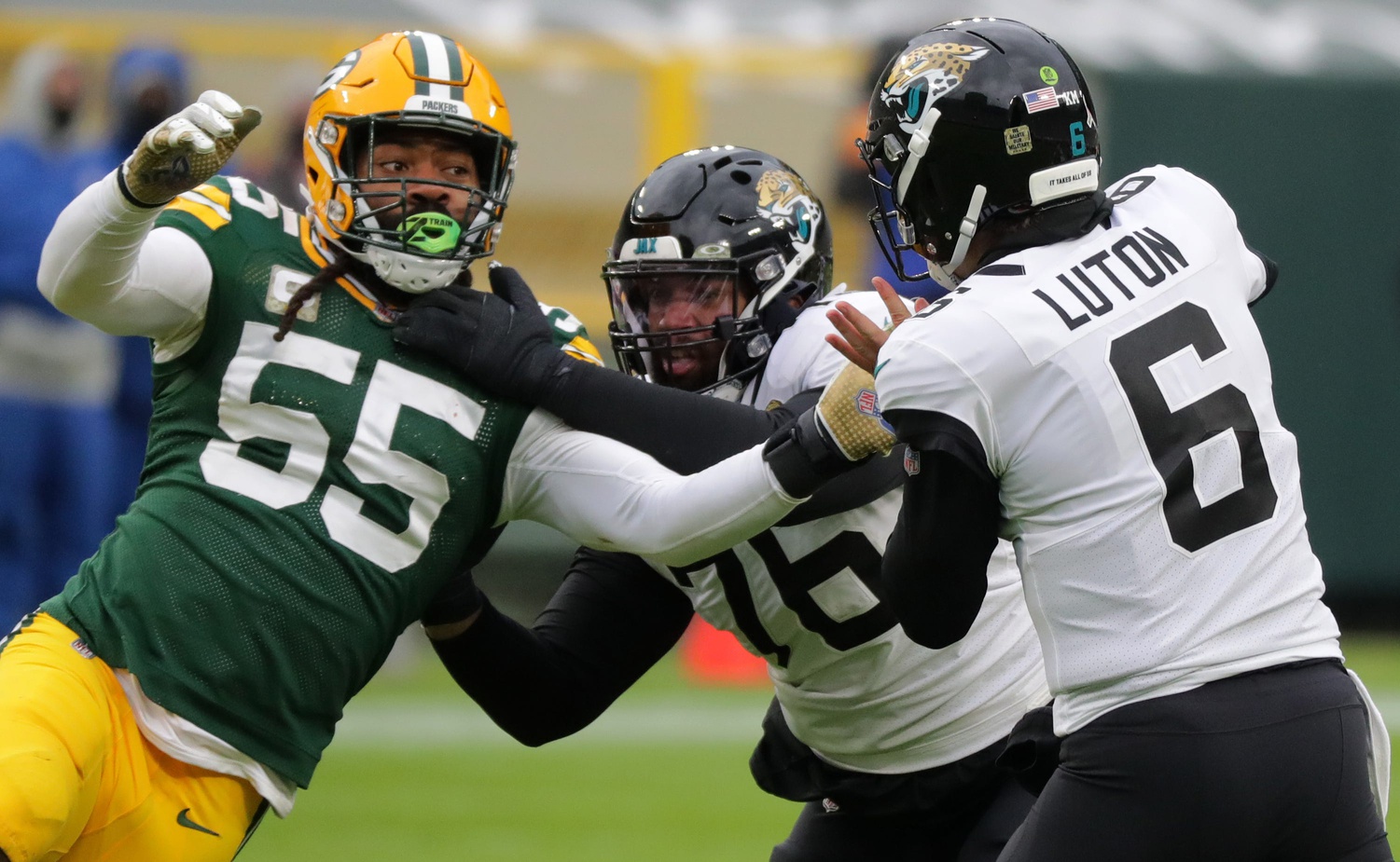 Green Bay Packers outside linebacker Za'Darius Smith (55) pressures Jacksonville Jaguars quarterback Jake Luton (6) during the fourth quarter of their game at Lambeau Field in Green Bay, Wis. The Packers beat the Jaguars 24-20. © Mark Hoffman / Milwaukee Journal Sentinel / USA TODAY NETWORK via Imagn Images