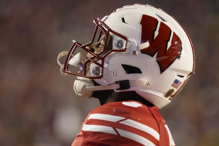 Wisconsin Football: Top 2023 Recruit Withdraws Name From Transfer Portal In Surprising Move 2 Wisconsin football