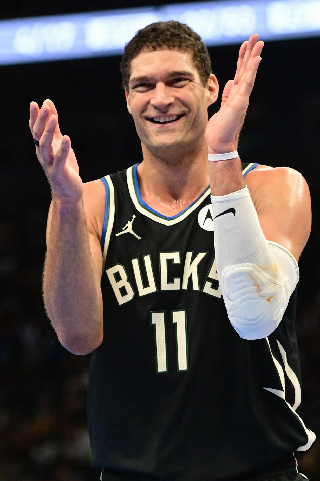 Milwaukee Bucks, Brook Lopez, Hakeem Olajuwon