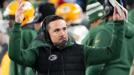 Green Bay Packers head coach Matt LaFleur encourages the crowd to make noise during the second quarter of their game Thursday, November 17, 2022 at Lambeau Field in Green Bay, Wis. The Tennessee Titans beat the Green Bay Packers 27-17. © MARK HOFFMAN/MILWAUKEE JOURNAL SENTINEL / USA TODAY NETWORK