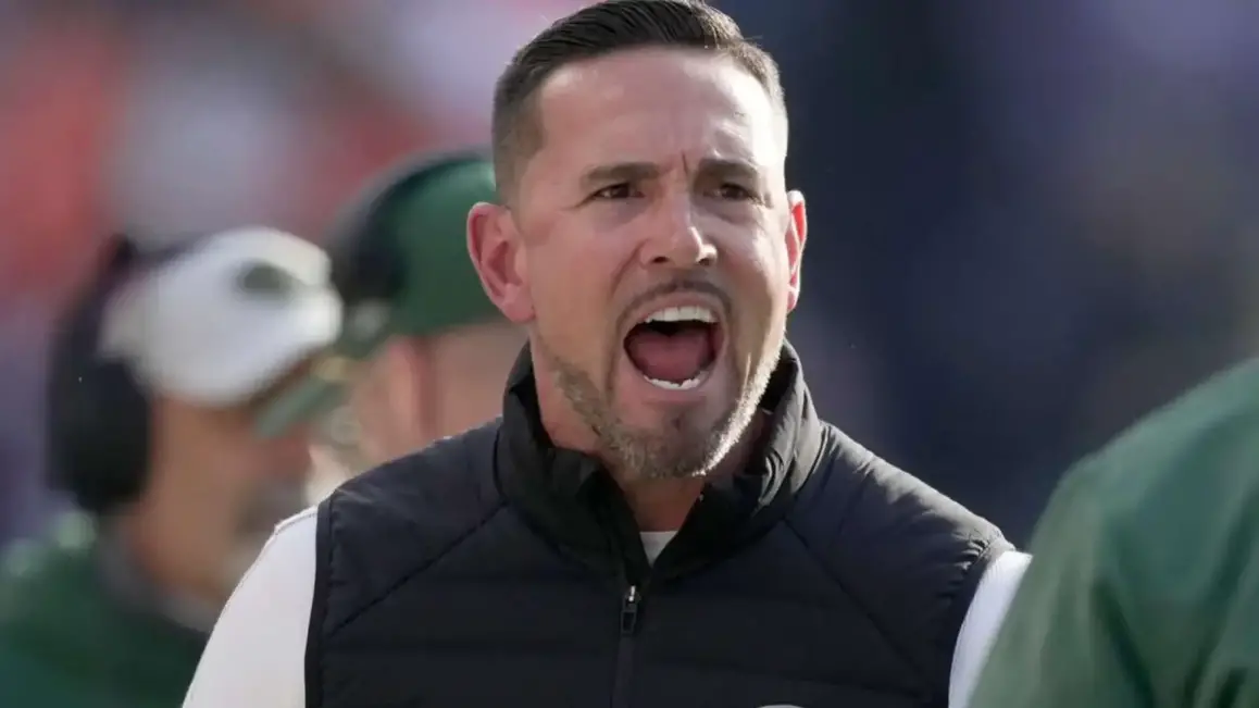 Green Bay Packers head coach Matt LaFleur reacts after calling a time out during the third quarter of their game Sunday, November 17, 2024 at Solider Field in Chicago, Illinois. The Green Bay Packers beat the Chicago Bears 20-19.© Mark Hoffman/Milwaukee Journal Sentinel / USA TODAY NETWORK via Imagn Images