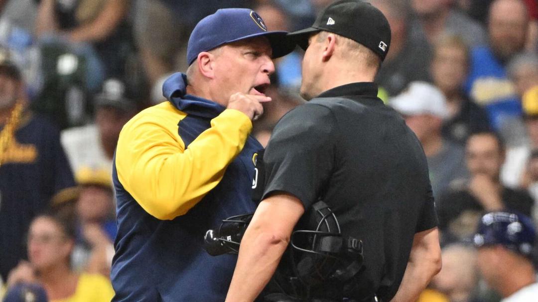 Sep 21, 2024; Milwaukee, Wisconsin, USA; Milwaukee Brewers manager Pat Murphy (21) argues with umpire Chris Segal (96) after being thrown out in the fifth inning against the Arizona Diamondbacks at American Family Field. Mandatory Credit: Michael McLoone-Imagn Images