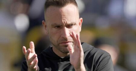 Green Bay Packers defensive coordinator Jeff Hafley is shown before their game against the Houston Texans Sunday, October 20, 2024 at Lambeau Field in Green Bay, Wisconsin. © Mark Hoffman/Milwaukee Journal Sentinel / USA TODAY NETWORK via Imagn Images