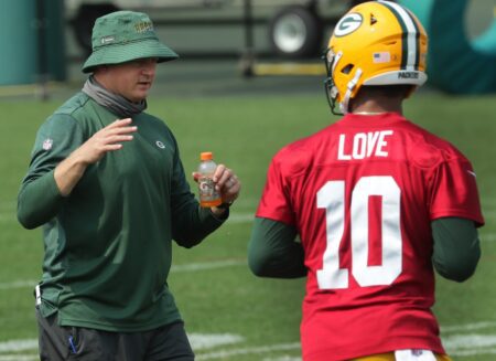 Green Bay Packers name familiar name as quarterbacks coach in 2026 to replace Sean Mannion Green Bay Packers quarterback coach Luke Getsy works with quarterback Jordan Love (10) Monday, August 24, 2020 during the team's training camp at Ray Nitschke Field in Ashwaubenon. © Mark Hoffman/Milwaukee Journal Sentinel via Imagn Content Services, LLC