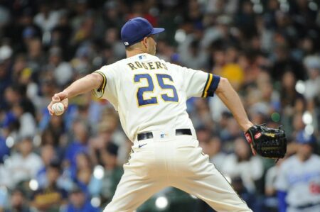 Former Brewers bust follows battery mate to Minnesota in free agency Milwaukee Brewers relief pitcher Taylor Rogers (25) delivers a pitch, Minnesota Twins