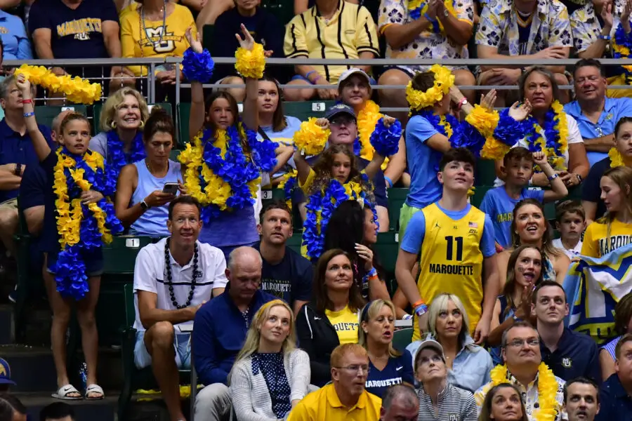 Marquette Golden Eagles fans