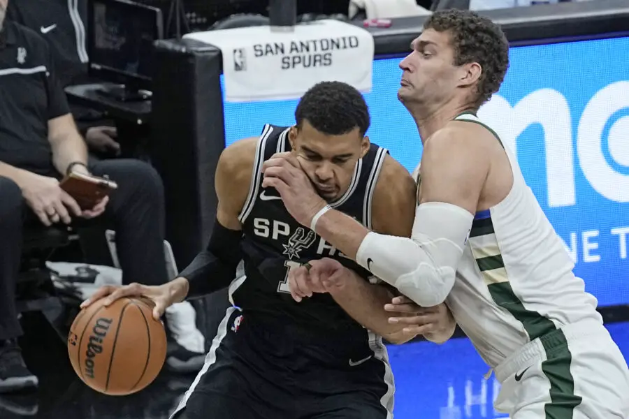 Brook Lopez, Victor Wembanyama, Milwaukee Bucks