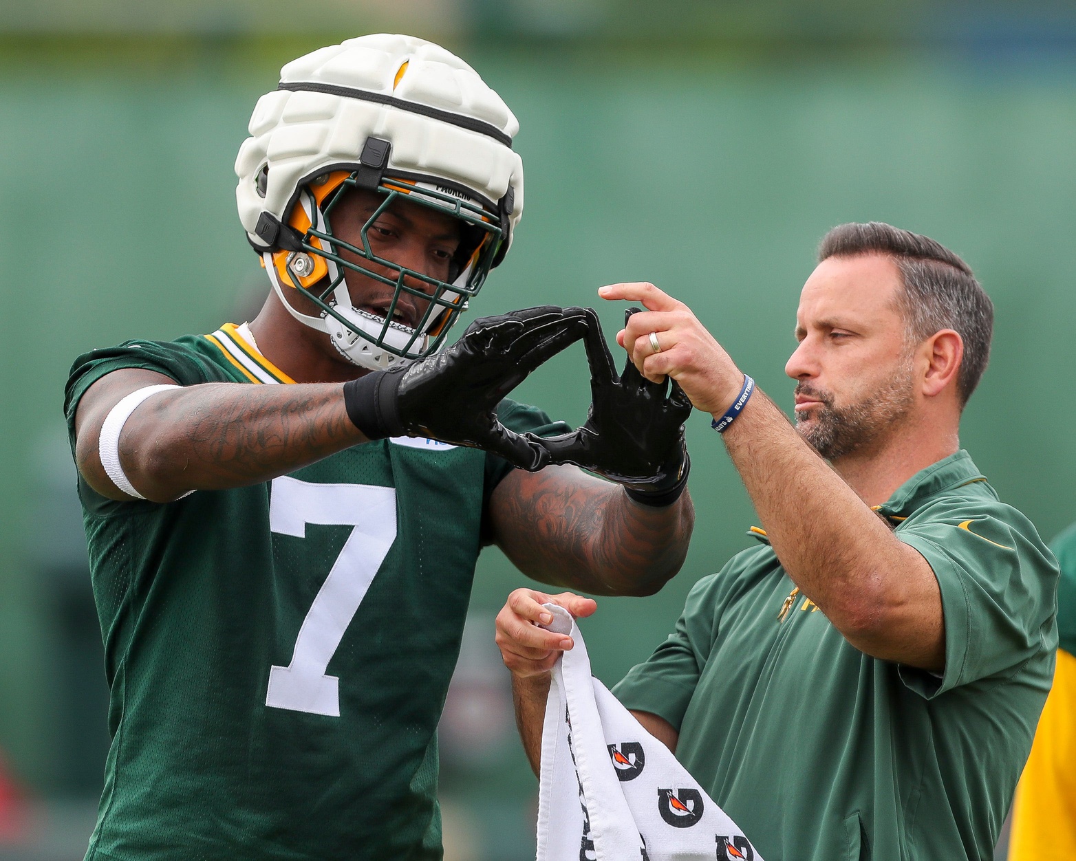 Green Bay Packers linebackers coach Anthony Campanile gives instruction to linebacker Quay Walker (7) during practice on Thursday, August 8, 2024, at Ray Nitschke Field in Ashwaubenon, Wis. Tork Mason/USA TODAY NETWORK-Wisconsin