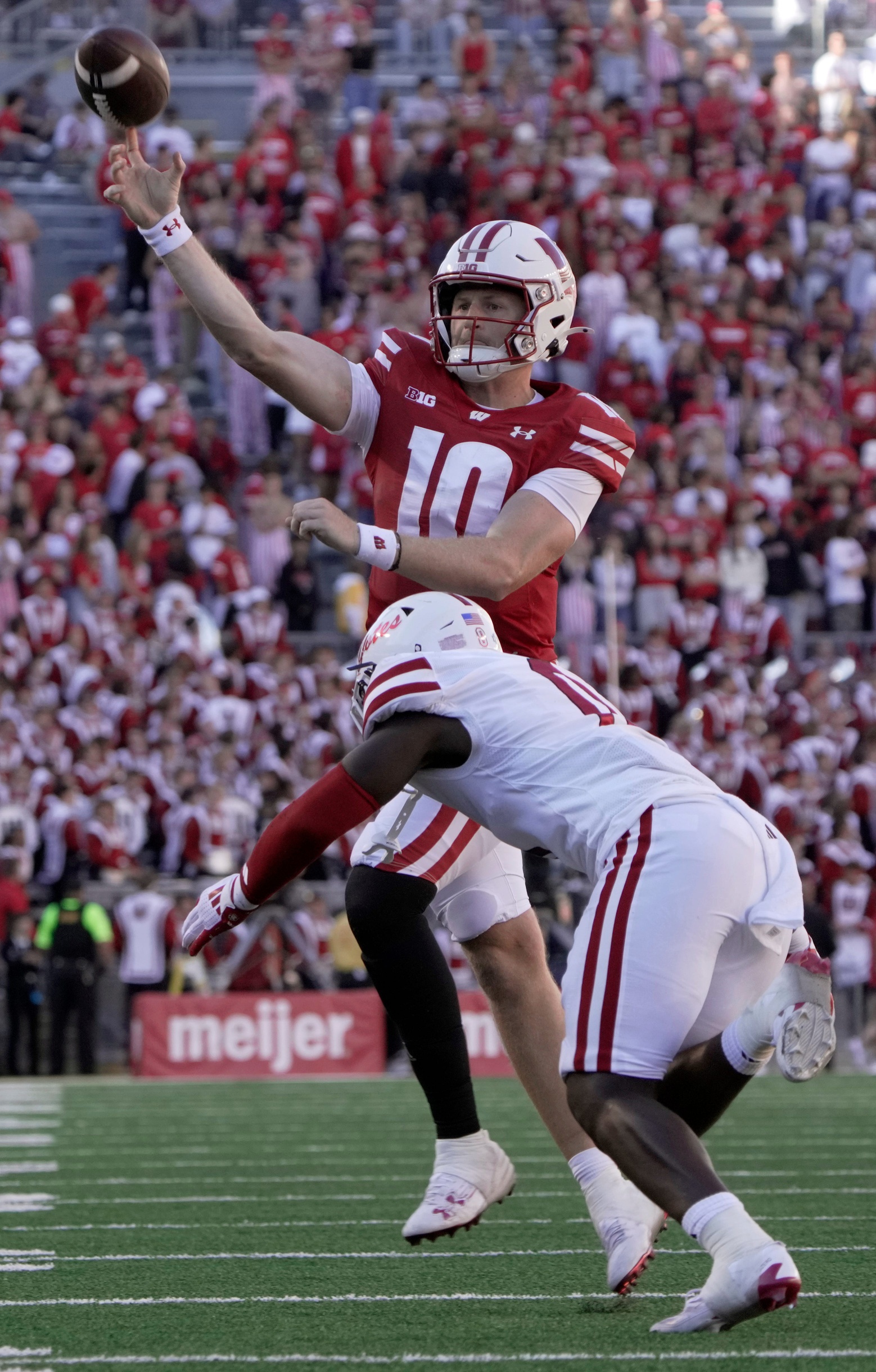 South Dakota linebacker Nate Ewell (0) pressures Wisconsin quarterback Tyler Van Dyke (10) during the fourth quarter of their game Saturday, September 7 , 2024 at Camp Randall Stadium in Madison, Wisconsin. © Mark Hoffman/Milwaukee Journal Sentinel / USA TODAY NETWORK via Imagn Images