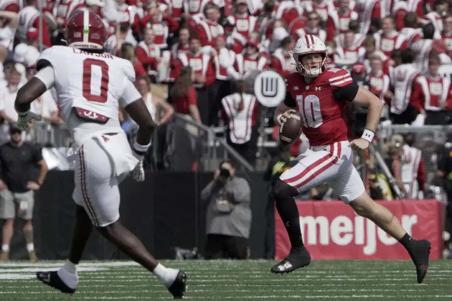 Tyler Van Dyke, Wisconsin Badgers football