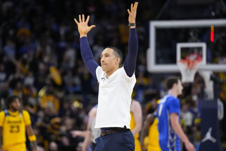 Marquette Golden Eagles coach Shaka Smart