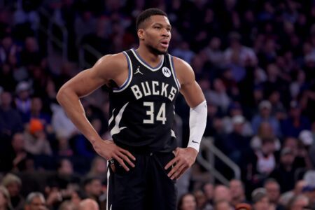 Bucksโ first loss of season draws no-excuses challenge from Giannis as Knicks matchup looms Milwaukee Bucks forward Giannis Antetokounmpo (34)