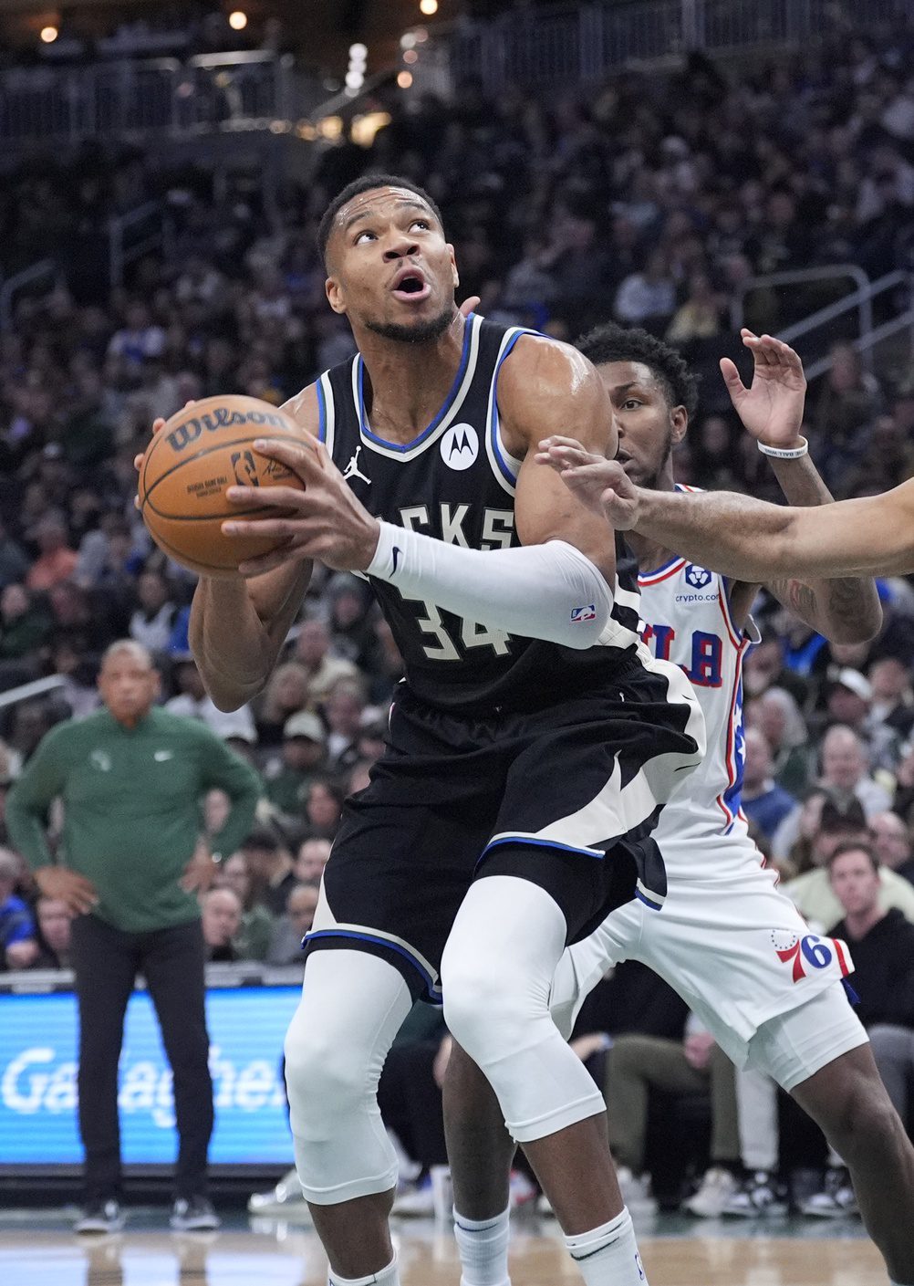 Milwaukee Bucks: Giannis Antetokounmpo’s Wife Hilariously Exposes Star After ‘Kobe’ Post 2 Milwaukee Bucks, Giannis Antetokounmpo