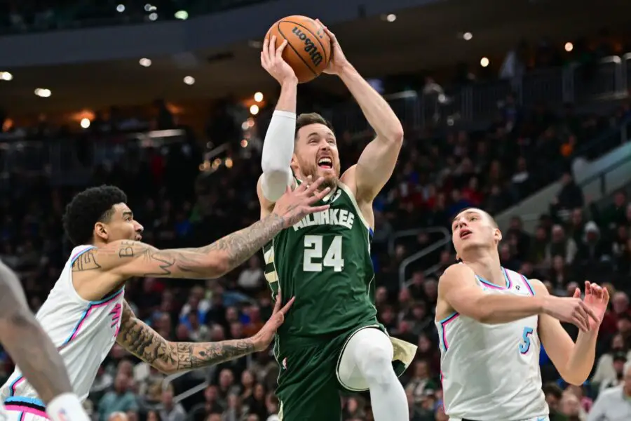 Milwaukee Bucks, Pat Connaughton, Charlotte Hornets