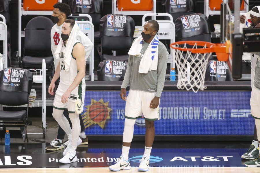 Bucks Fans Get Extra Emotional As 3-Time All Star Khris Middleton's Time With Milwaukee Comes to An Abrupt End - 'Hate to See Khris Land on a Team Going Nowhere' 1 Khris Middleton, Milwaukee Bucks