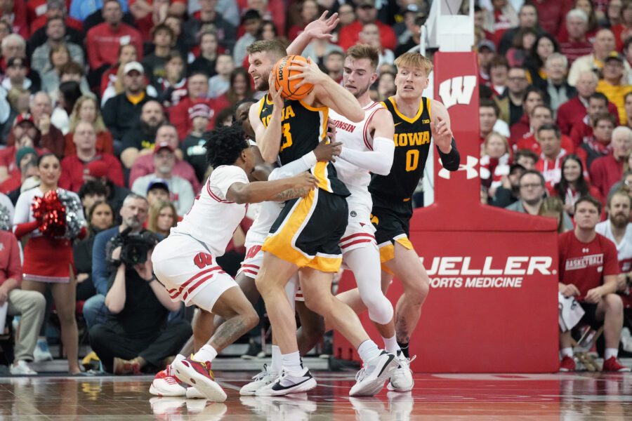 Iowa Hawkeyes vs Wisconsin Badgers