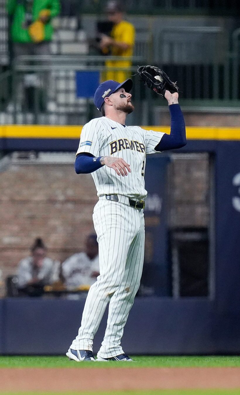 New York Mets left fielder Brandon Nimmo (9) flies out to Milwaukee Brewers second base Brice Turang (2)