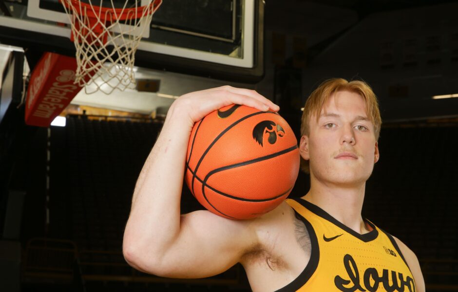 Iowa Hawkeyes forward Even Brauns