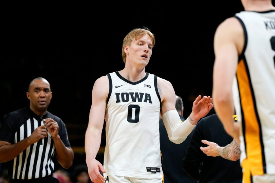 Iowa Hawkeyes forward Even Brauns