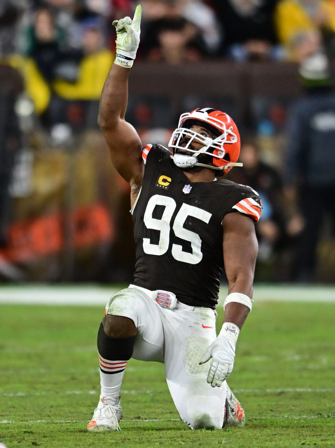 "Gutey, Here Is Your Reggie White;" Green Bay Packers Fans React to Star Pass Rusher Suddenly Requesting Trade 1 Green Bay Packers, Myles Garrett