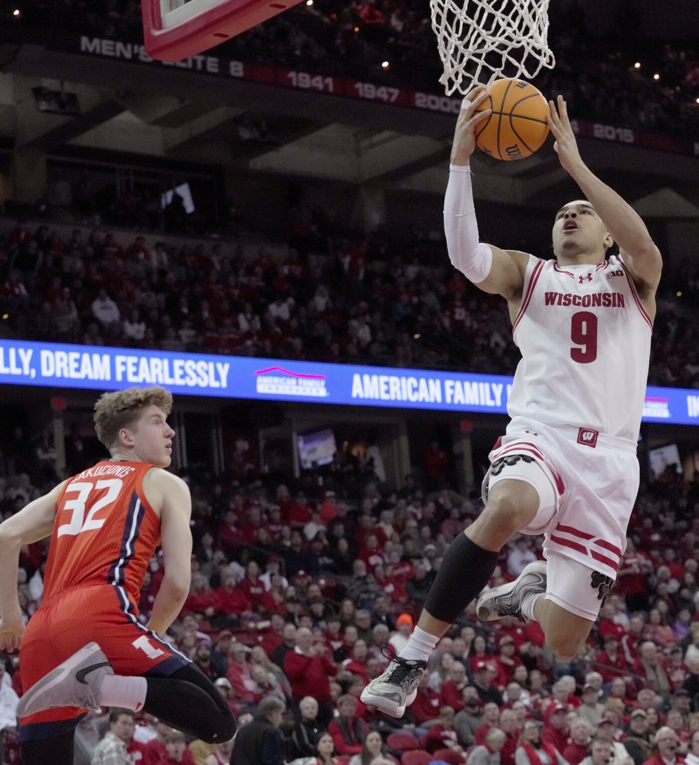 Badgers’ dynamic wings with different routes to Madison key for team’s success Wisconsin guard John Tonje (9) scores