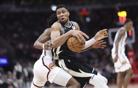 Giannis Antetokounmpo Has Amusing Reaction to Amen Thompson’s Hard Foul on Him In 97-100 Loss to Rockets – ‘I Love It. I Love Playing This Way’ Giannis Antetokounmpo vs Amen Thompson