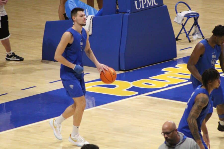 Wisconsin Badgers: Wisconsin Are Interested in the Pittsburgh Panthers Freshman Guard Alongside with 3 different schools 2 GaRO28MXEAAO2jc