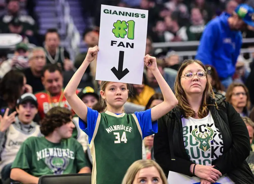 Milwaukee Bucks Lose in Another Terrible Defensive Game at Home and Fans Are Tired - 'Giannis a 1-Man Team Now' 3 Milwaukee Bucks fans