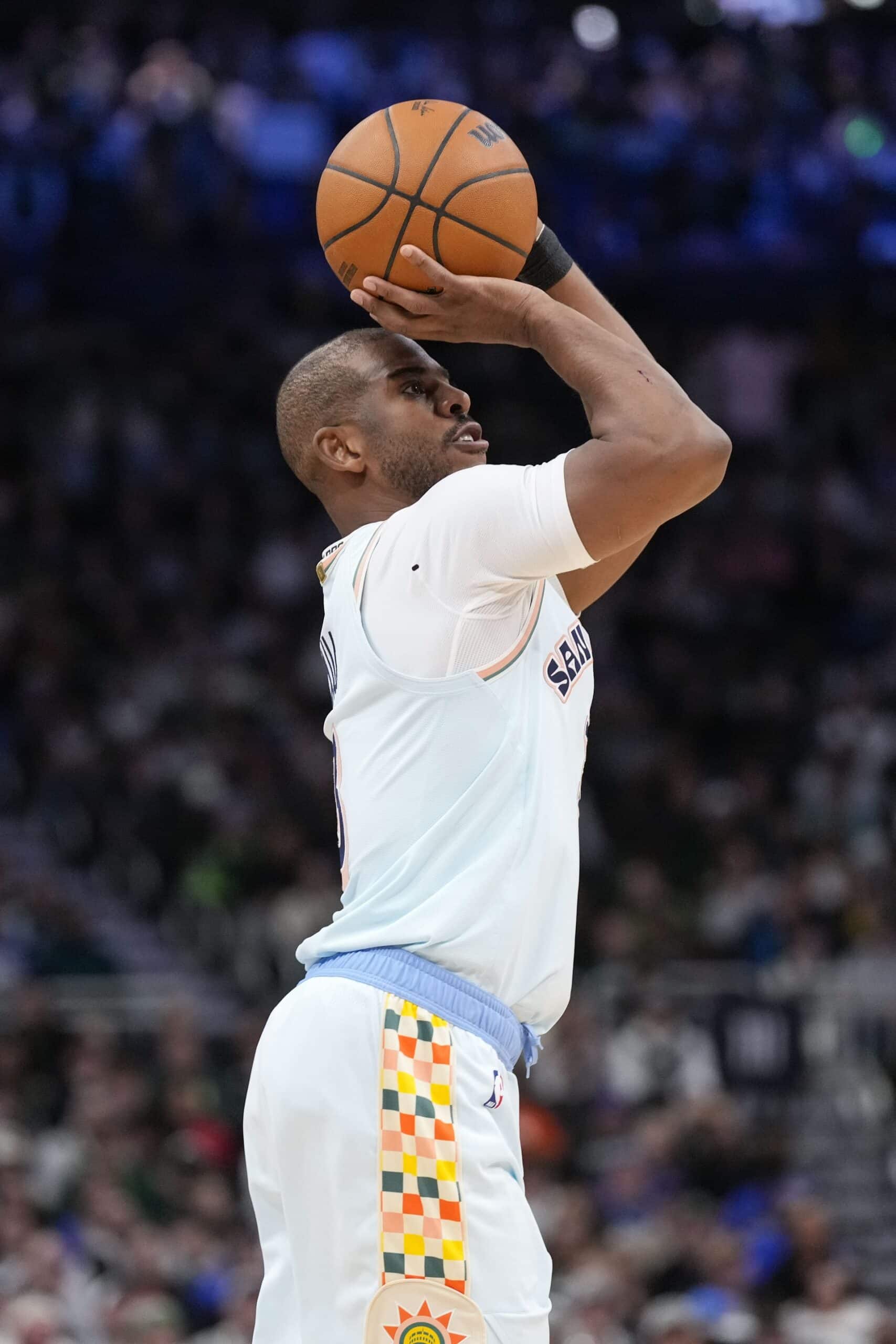 Milwaukee Bucks Ridiculously Predicted to Add Player Giannis Antetokounmpo Can't Stand in 2025-26 2 Milwaukee Bucks, Chris Paul