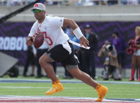 Russell Wilson Finds New Team in New York Giants; Wisconsin Badgers Legend Gets the Best Welcome from 2-Time MVP Eli Manning Russell Wilson