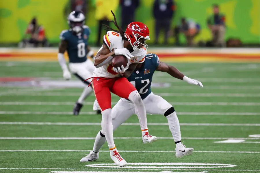 Green Bay Packers: Former Packers LB and Vanderbilt Alumni Signs with the Bengals Kansas City Chiefs wide receiver DeAndre Hopkins (8) controls the ball against Philadelphia Eagles linebacker Oren Burks (42)