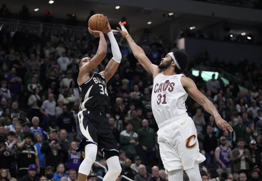 Milwaukee Bucks: Rare Bad Game for Giannis Antetokounmpo Vs Warriors His Worst in Over 2 Years by 1 Basic Stat 1 Giannis Antetokounmpo, Milwaukee Bucks