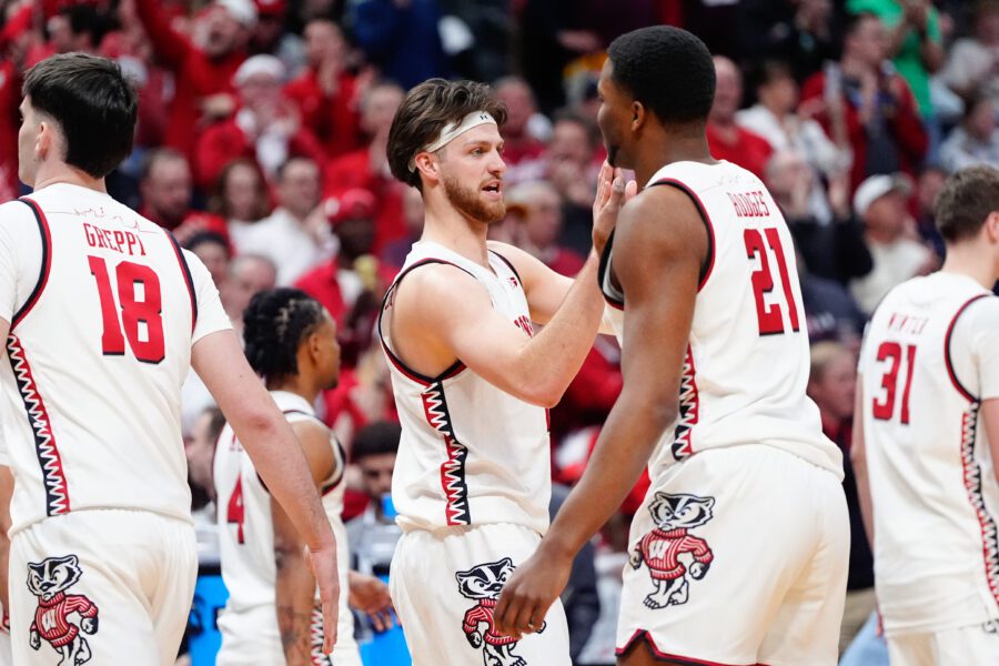 Wisconsin Badgers Star John Blackwell Gives High Praise to Impact Player Carter Gilmore After 1st Round Victory โ โHeโs a Major Key to Our Teamโ Wisconsin Badgers vs Montana Grizzlies