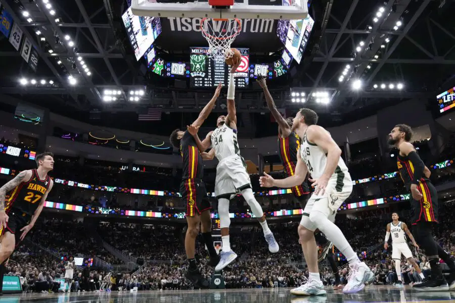 Milwaukee Bucks Lose in Another Terrible Defensive Game at Home and Fans Are Tired - 'Giannis a 1-Man Team Now' 1 Milwaukee Bucks vs Atlanta Hawks