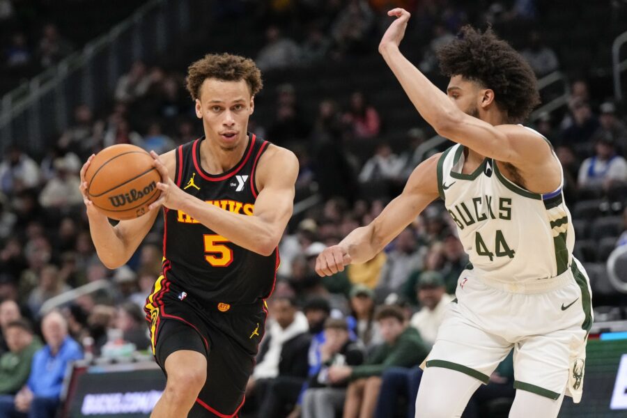 "Wave The White Flag": Milwaukee Bucks Fans Want Season To End After Latest Loss Against the Atlanta Hawks 1 USATSI 25810750 168400517 lowres