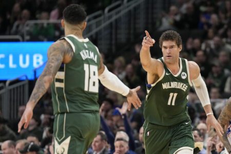 Ex-Bucks star joins Stephen Curry, LeBron James with crazy shooting performance Kyle Kuzma, Brook Lopez