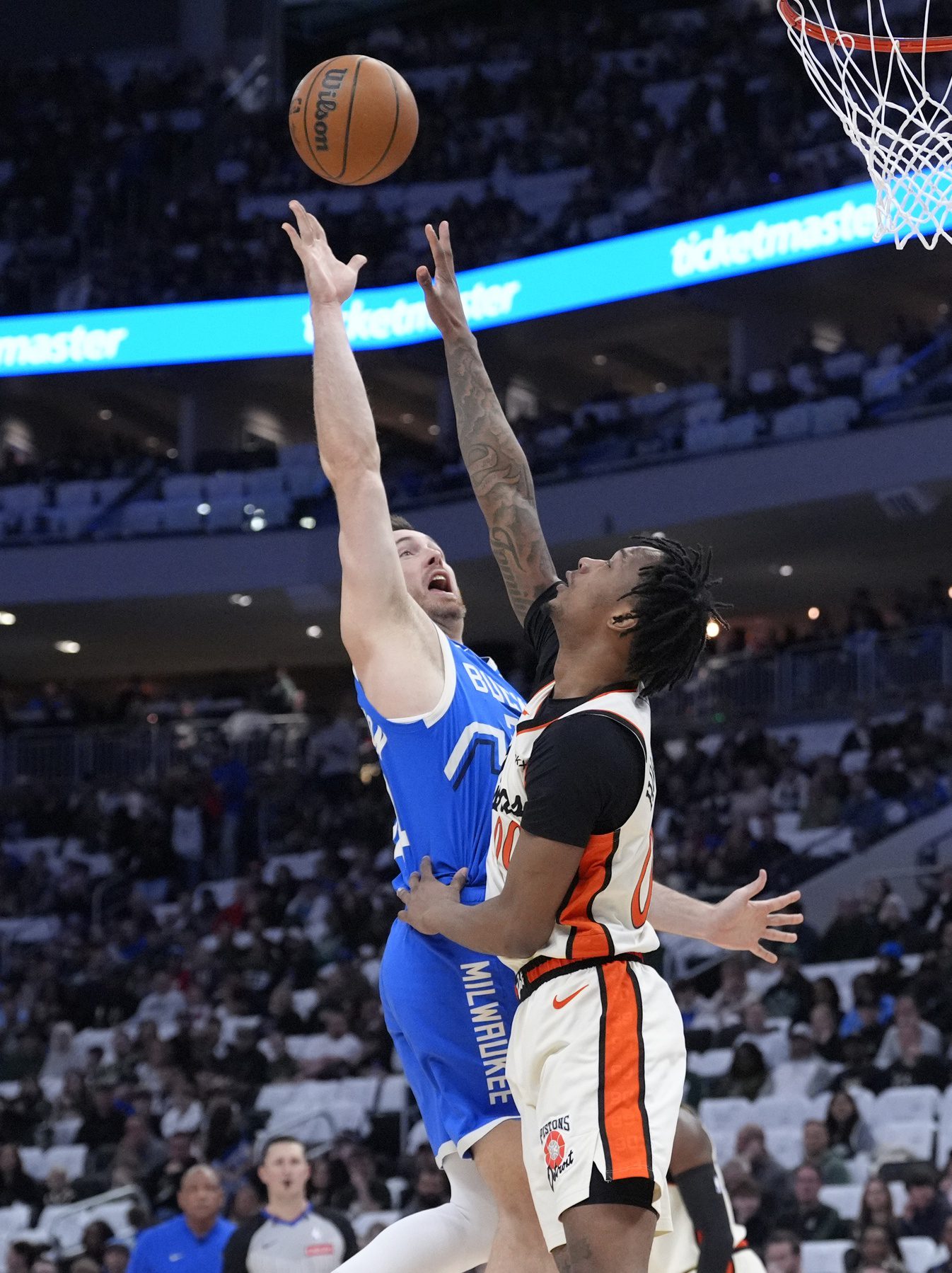 Milwaukee Bucks: Damian Lillard Has Hilarious Reaction to Pat Connaughton's Monster 43-Point Performance 1 Milwaukee Bucks, Pat Connaughton