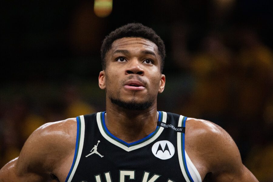 NBA Insider Reporting the Milwaukee Bucks Have "Very Crucial Meeting" Scheduled With Giannis Antetokounmpo 4 Giannis Antetokounmpo, Milwaukee Bucks, Giannis Trade Rumors