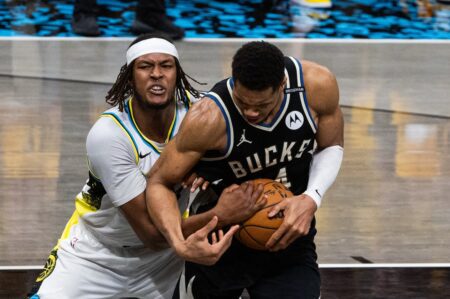 Milwaukee Bucks Giannis Antetokounmpo, Myles Turner