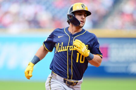 Milwaukee Brewers right fielder Sal Frelick