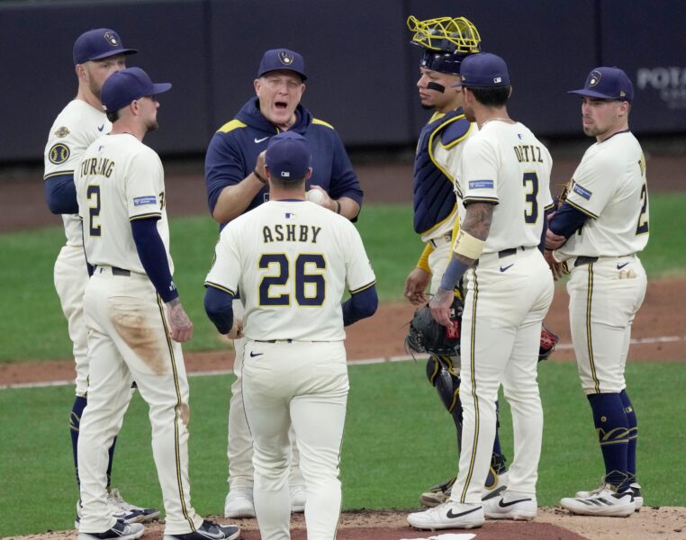 Brewers News: Pat Murphy Points to Gigantic Comeback vs Pirates as 'Indicator' Behind Their Impressive 7-Game Winning Streak 2 USATSI 26301652