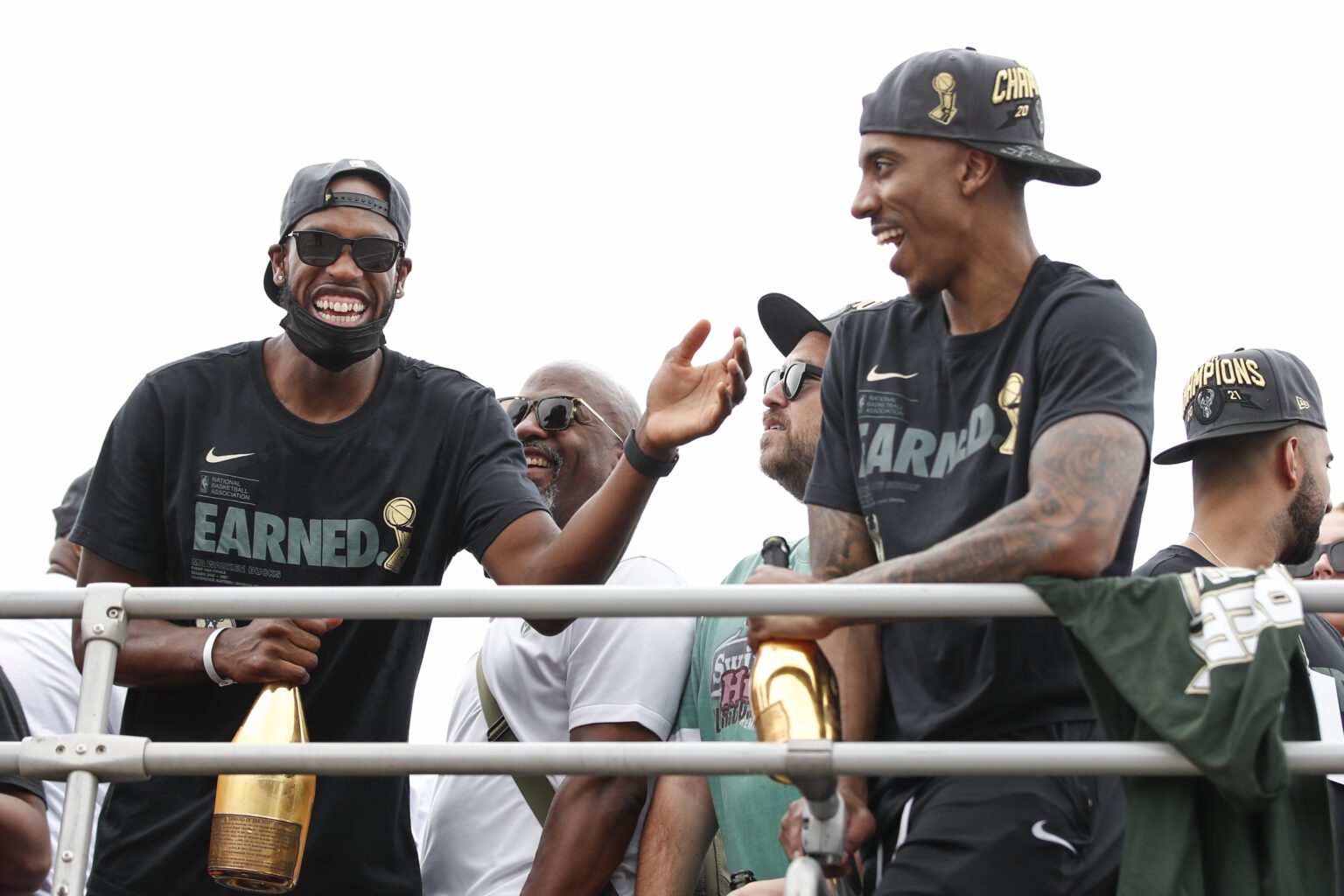 Milwaukee Bucks: 2021 Champion Thinks ‘Vibe is Back’ in the Team After Latest Acquisition, Jokes He’s Available, Too Jeff Teague, Khris Middleton