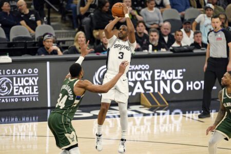 NBA News: Wild Rumor of Chris Paul Going to Milwaukee? Here Are Few Instances CP3 Had Issues With Giannis Antetokounmpo Chris Paul, Giannis Antetokounmpo