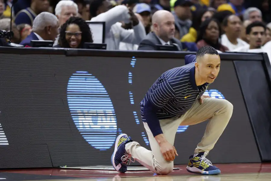 Marquette Golden Eagles head coach Shaka Smart