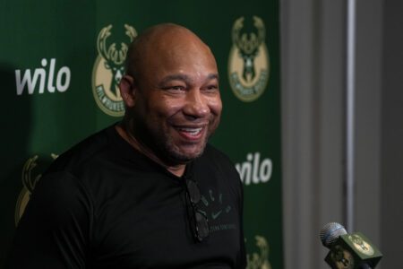 Milwaukee Bucks: Darvin Ham Echoes Observers’ Crazy Take on Giannis Antetokounmpo’s 2025-26 Season – ‘With Us, He Has to Be Superman’ Darvin Ham, Milwaukee Bucks