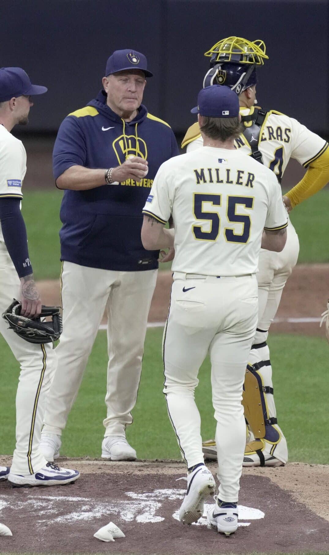 Milwaukee Brewers fans are furious with team's decision for Shelby Miller replacement 1 Milwaukee Brewers, Shelby Miller