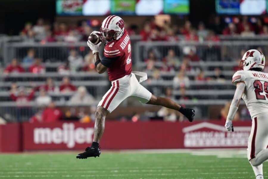 Talented Badgers' WR Trech Kekahuna set to enter the transfer portal following 4-8 season 1 Wisconsin Badgers