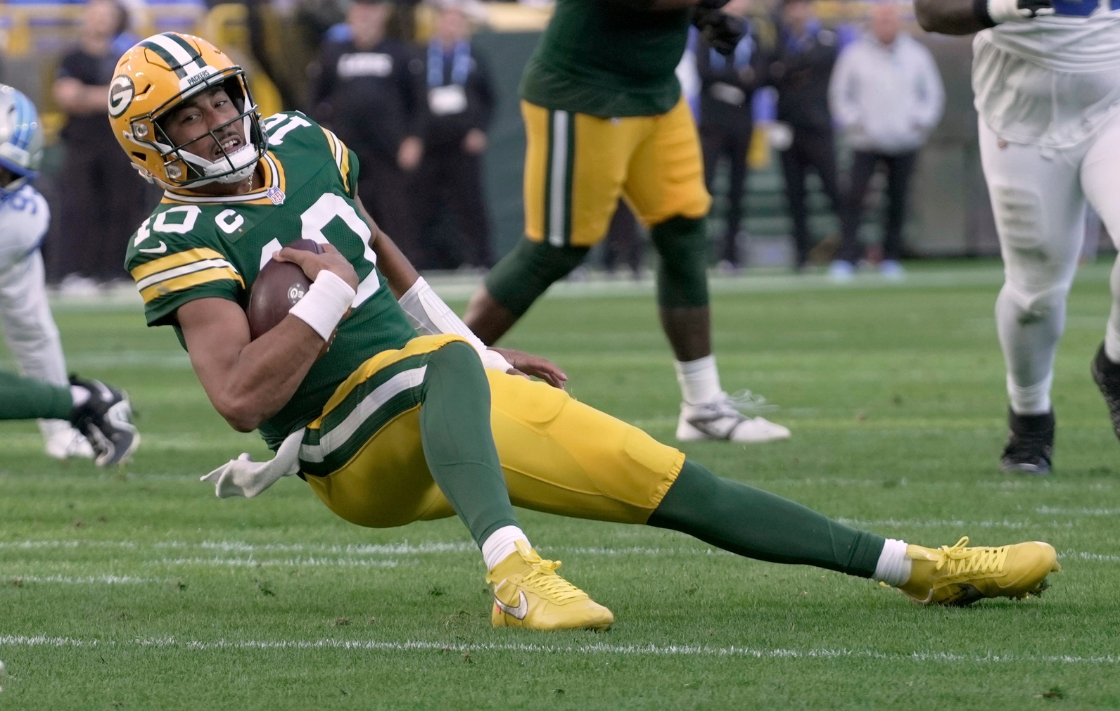 Packers' Jordan Love sends strong NFC North message after dismantling Lions 2 Green Bay Packers quarterback Jordan Love (10).